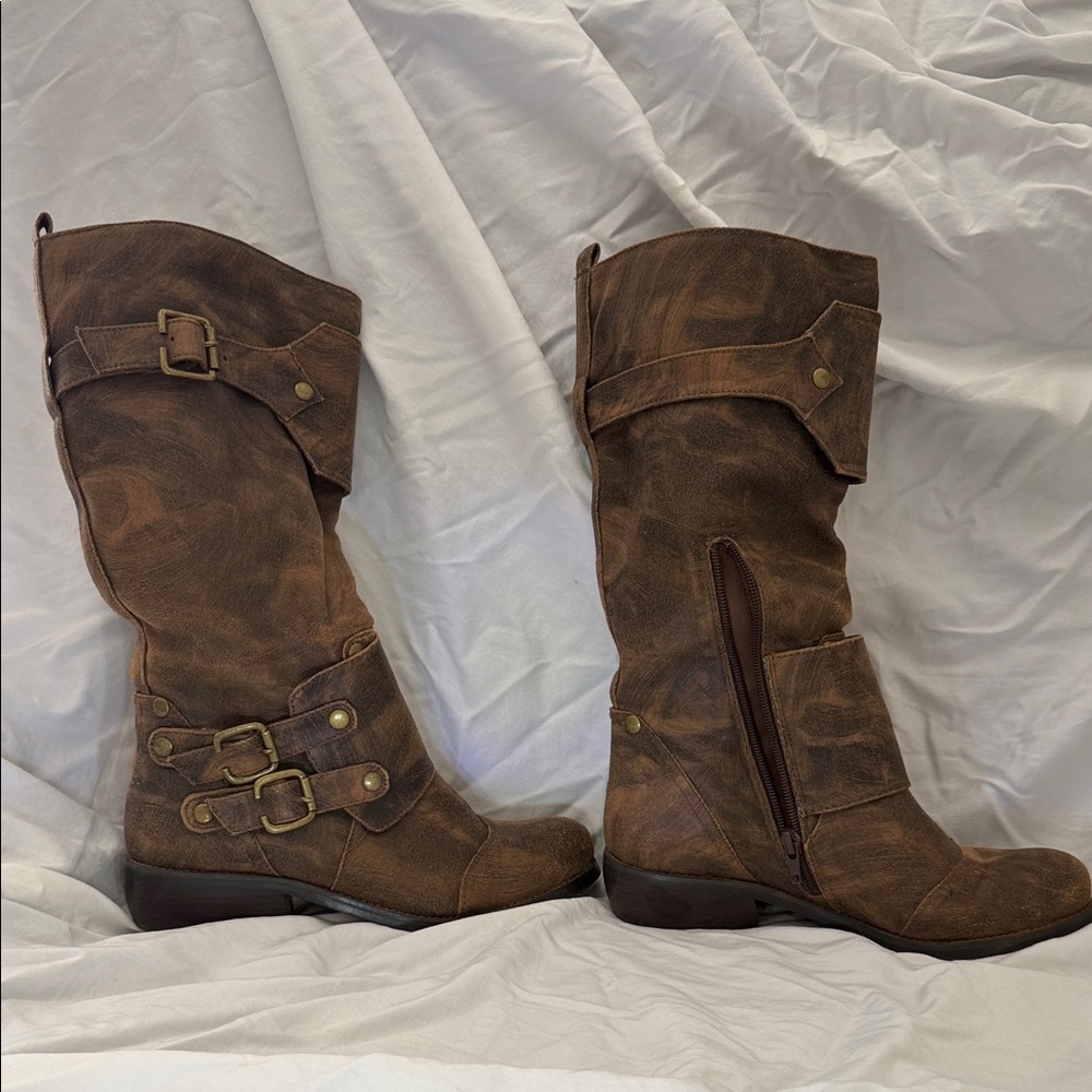 Two Lips Brown Heeled Boots